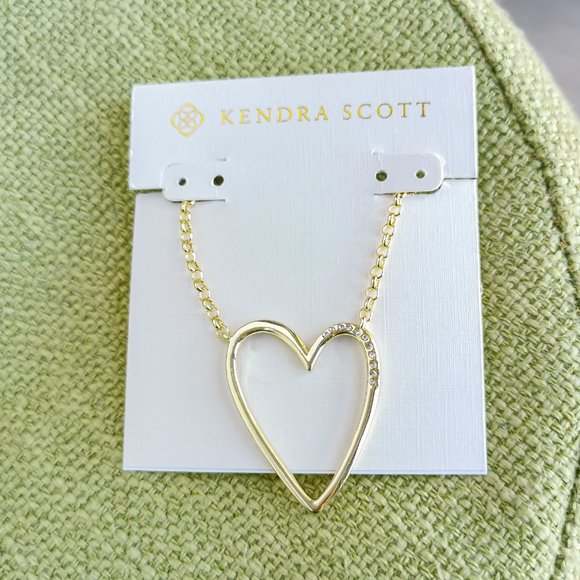 Must Have Ansley Heart Gold Pendant 
